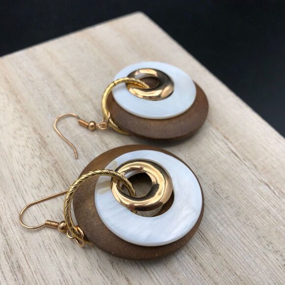 Charles Klein Earrings MOP Mother of Pearl Wood Gold Tone Boho Drop Disc Dangles - Picture 3 of 6